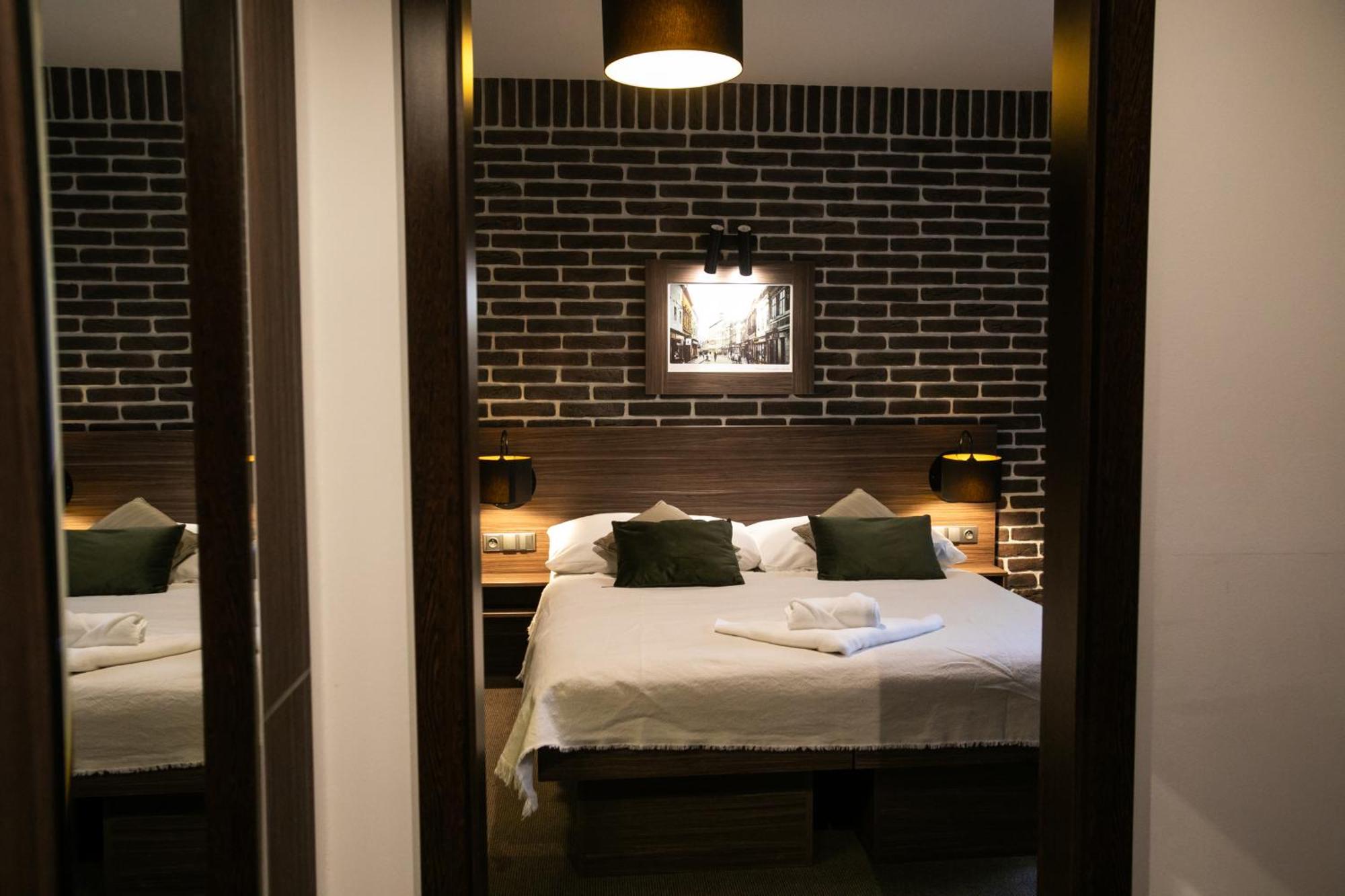 Penzion U Kubesa - Adults Only กรอมเมียร์ริช ภายนอก รูปภาพ